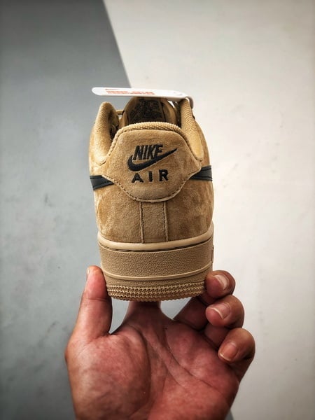 Air Force 1 Low _By You_ Coração Marrom e Preto em Camurça - Vista 3