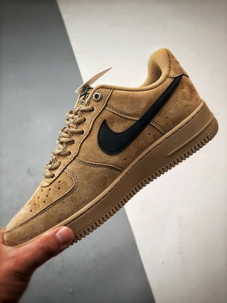 Air Force 1 Low _By You_ Coração Marrom e Preto em Camurça - Vista 5