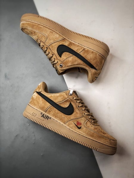 Air Force 1 Low _By You_ Coração Marrom e Preto em Camurça - Vista 6