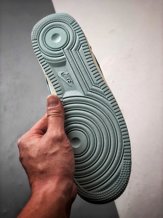 Nike Air Force 1 Low 'By You' Bege Gelo - Vista 4