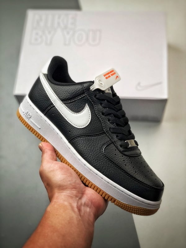 Air Force 1 Low 'By You' Preto e Branco Solado Raw - Vista 1