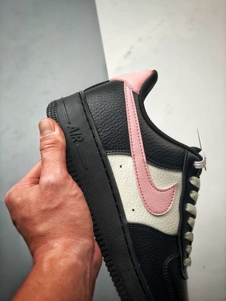 Air Force 1 Low By You Preto, Branco e Rosa - Vista 3