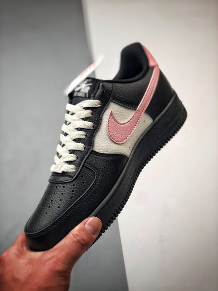 Air Force 1 Low By You Preto, Branco e Rosa - Vista 6