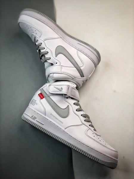 Air Force 1 Mid By You SupBranco e Cinzento - Vista 6