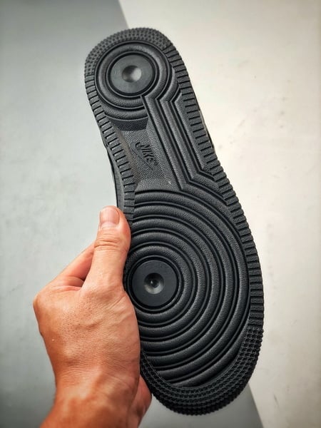 Air Force 1 SP Low Preto Perfurado - Vista 4