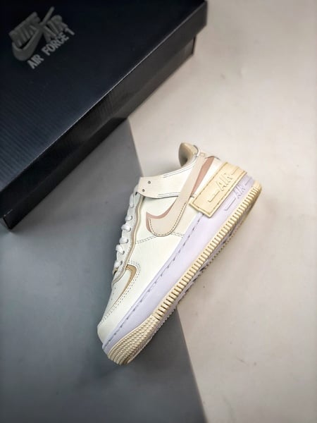 Air Force 1 Shadow Cha com Leite - Vista 8