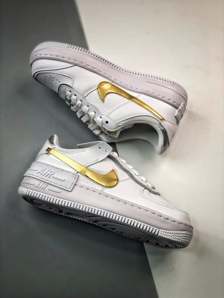 Air Force 1 Shadow Branco Cinzento e Dourado - Vista 3