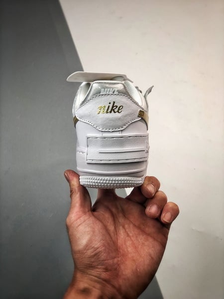 Air Force 1 Shadow Branco Cinzento e Dourado - Vista 5