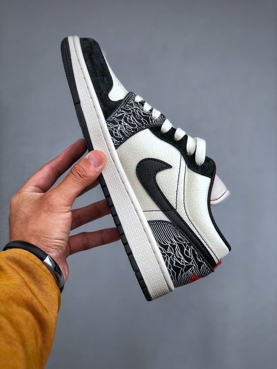 Air Jordan 1 Low x Supreme - Vista 9