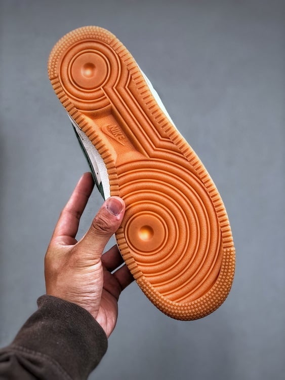 Akira x Nike Air Force 1 Low Suede Stars - Vista 3