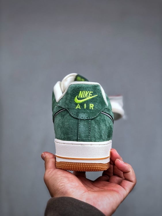 Akira x Nike Air Force 1 Low Suede Stars - Vista 4