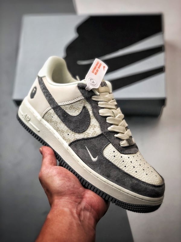 Bape x Air Force 1 Low Cinza Escuro e Creme - Vista 1