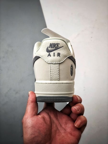 Bape x Air Force 1 Low Cinza Escuro e Creme - Vista 3