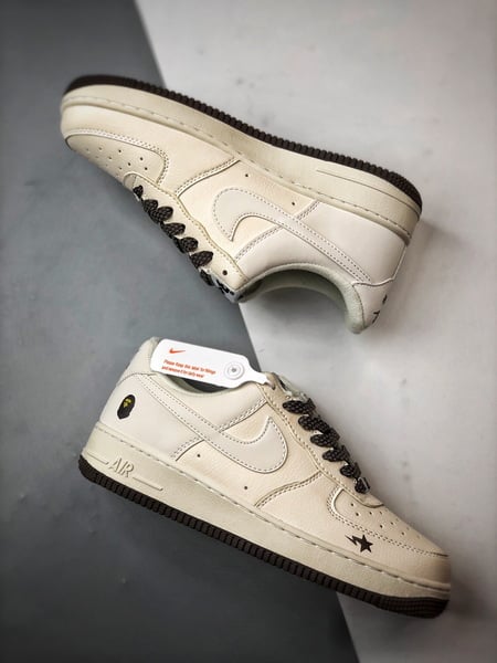 Bape x Air Force 1 Low Marfim e Marrom Refletivo - Vista 6