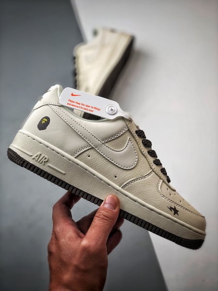 Bape x Air Force 1 Low Marfim e Marrom Refletivo - Vista 7