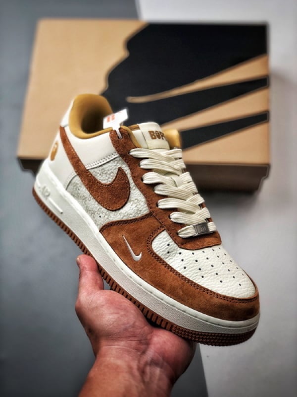 Bape x Air Force 1 Low Bege e Castanho Patchwork - Vista 1