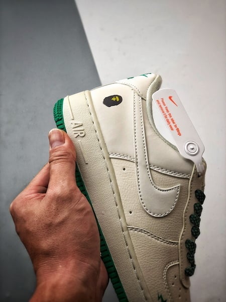 Bape x Air Force 1 Low Branco Claro e Verde Refletivo - Vista 2