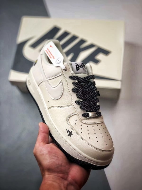 Bape x Air Force 1 Low Branco e Preto Refletivo - Vista 1