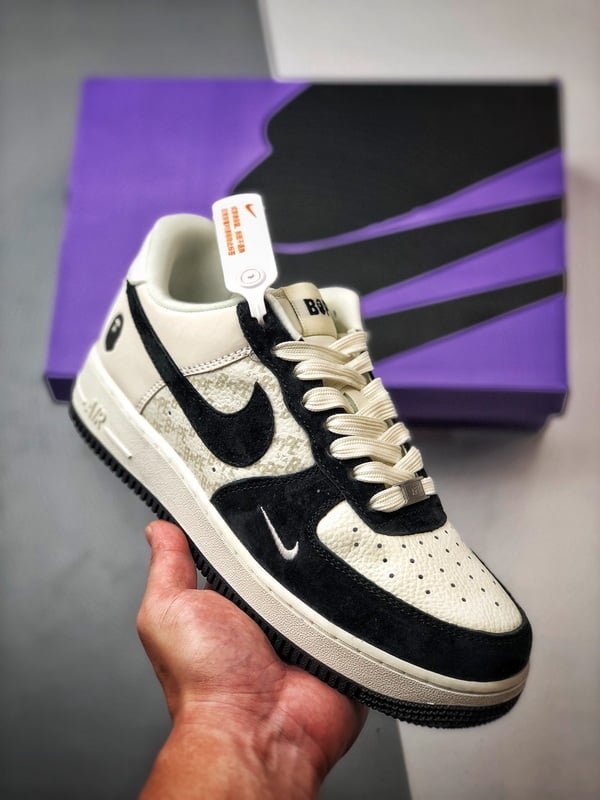 Bape x Air Force 1 Low Creme e Preto Patchwork - Vista 1