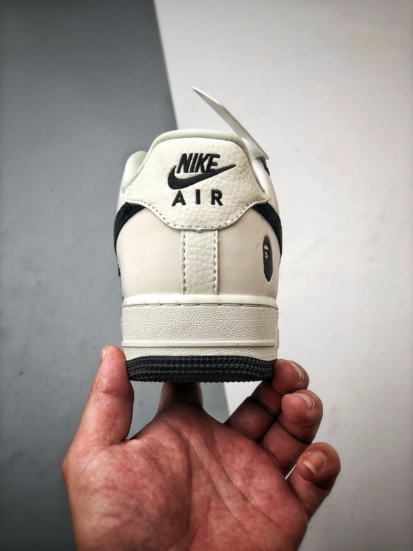 Bape x Air Force 1 Low Creme e Preto Patchwork - Vista 3