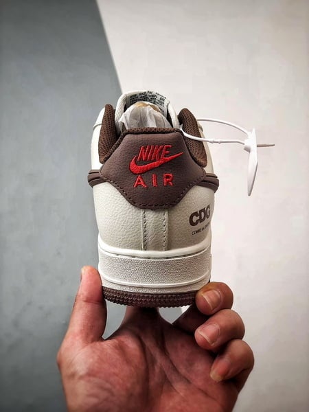 CDG x Air Force 1 Low Impressão Marrom Claro - Vista 3