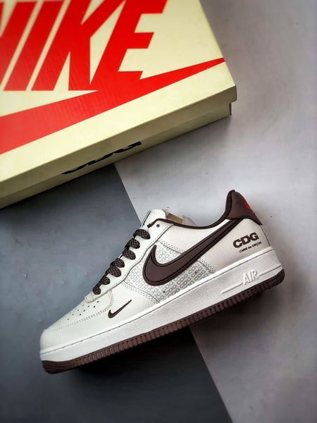 CDG x Air Force 1 Low Impressão Marrom Claro - Vista 8