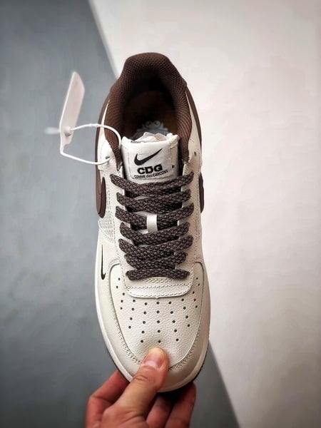 CDG x Air Force 1 Low Impressão Marrom Claro - Vista 9