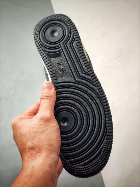 CDG x Air Force 1 Low Impressão Bege e Preto - Vista 4