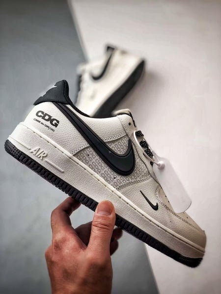 CDG x Air Force 1 Low Impressão Bege e Preto - Vista 7