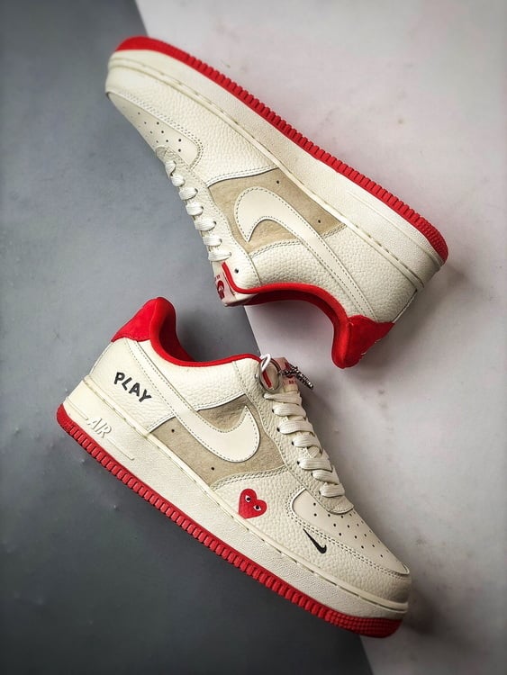 CDG x Nike Air Force 1 Low Bege e Vermelho - Vista 6