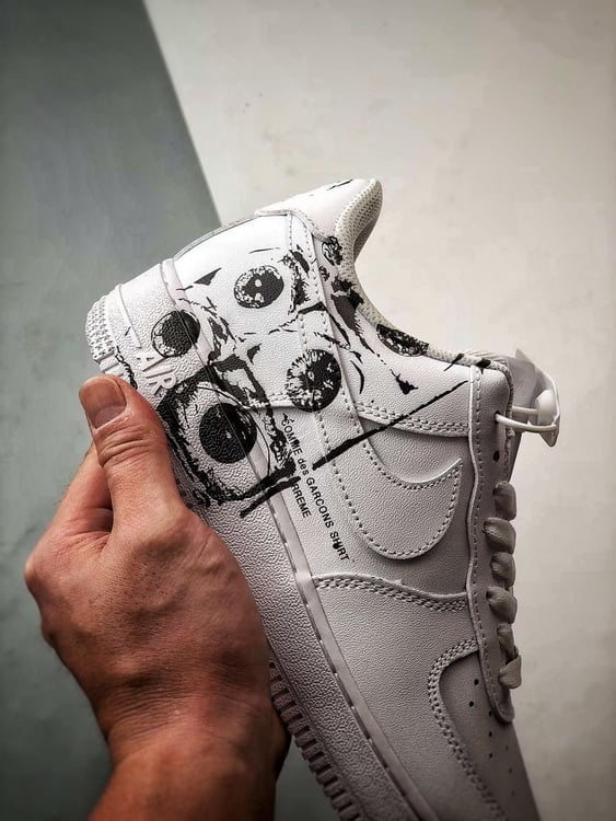 CDG x Sup x Air Force 1 Low Branco e Preto Graffiti - Vista 2