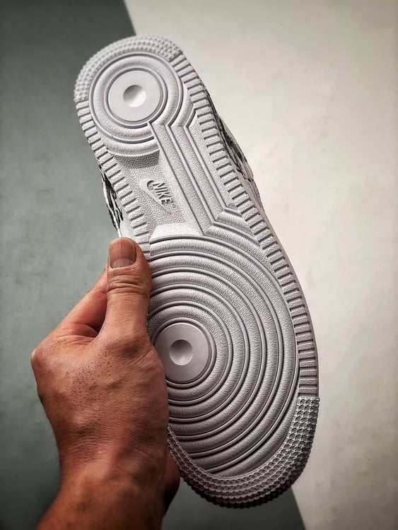 CDG x Sup x Air Force 1 Low Branco e Preto Graffiti - Vista 4