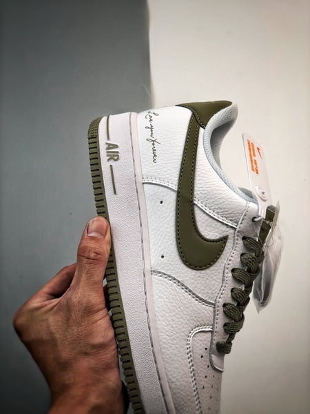 Drake x Air Force 1 Low Branco e Verde Azeitona - Vista 2