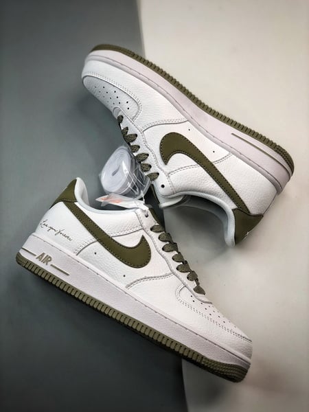 Drake x Air Force 1 Low Branco e Verde Azeitona - Vista 6