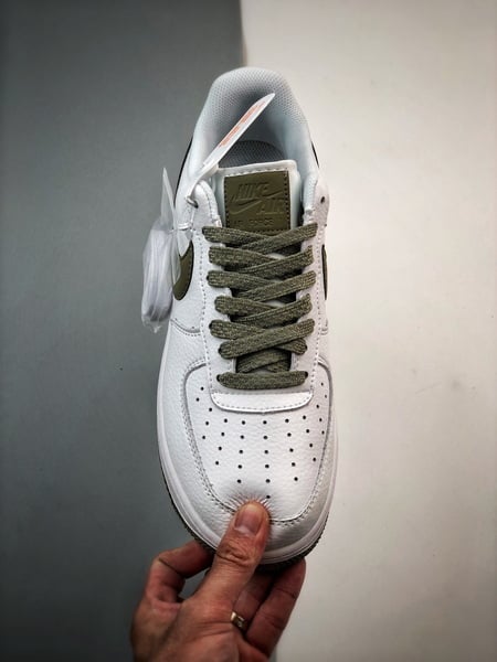 Drake x Air Force 1 Low Branco e Verde Azeitona - Vista 9