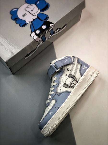 Kaws x Air Force 1 07 Mid Colaboracao Graffiti - Vista 2