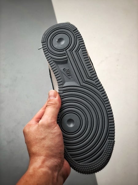 Kaws x Air Force 1 Low Cinza Real com Cordões - Vista 4