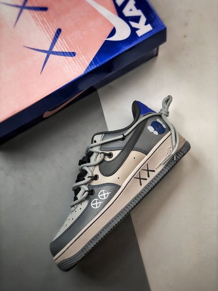 Kaws x Air Force 1 Low Cinza Real com Cordões - Vista 8