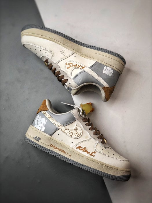 Kaws x Air Force 1 Low Cinza e Castanho - Vista 6
