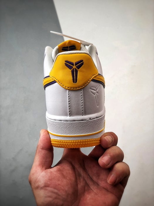 Kobe x Air Force 1 Low Branco, Amarelo e Roxo - Vista 3