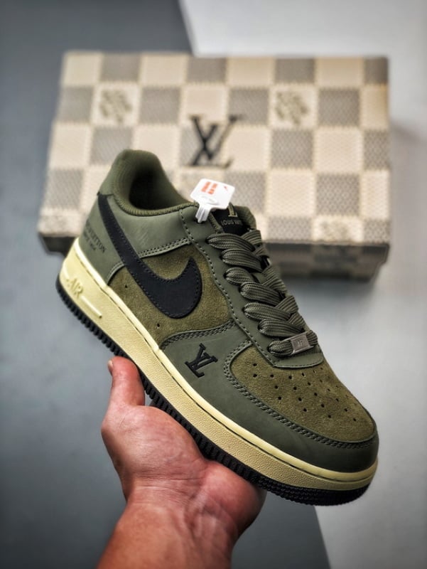 LV x Air Force 1 Low Verde Oliva - Vista 1