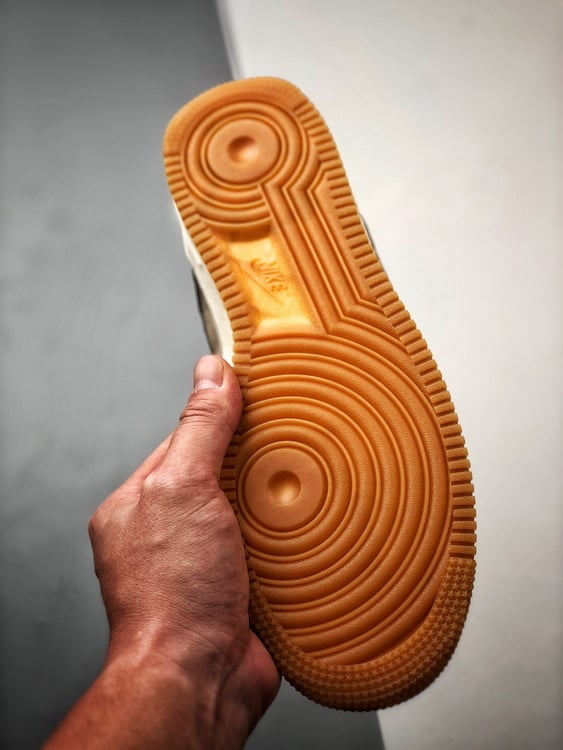 LV x Air Force 1 Low Cinza Escuro e Castanho - Vista 4