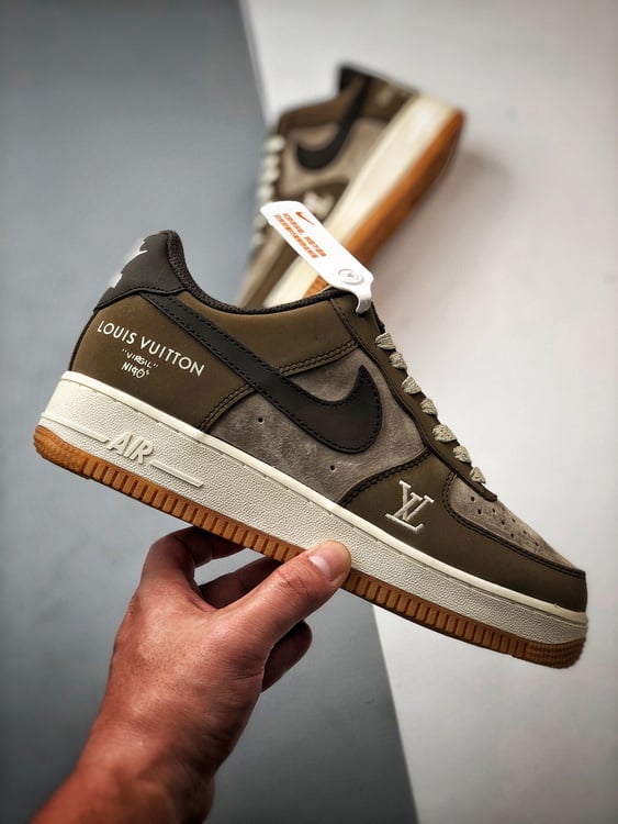LV x Air Force 1 Low Cinza Escuro e Castanho - Vista 7