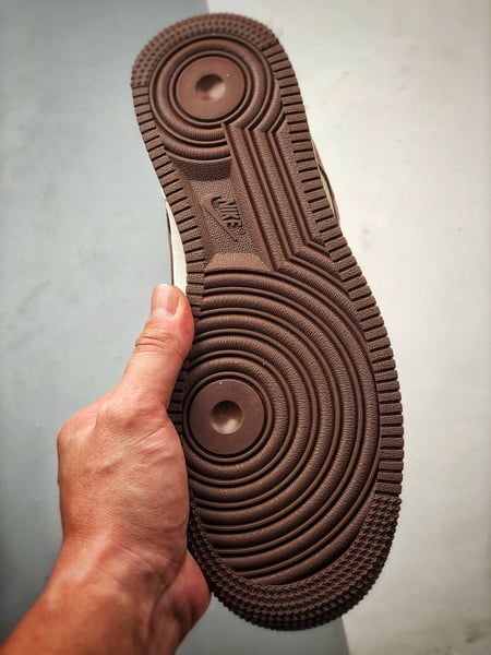 LV x Air Force 1 Low Branco e Castanho - Vista 4