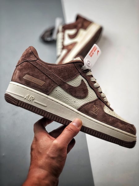 LV x Air Force 1 Low Branco e Castanho - Vista 7