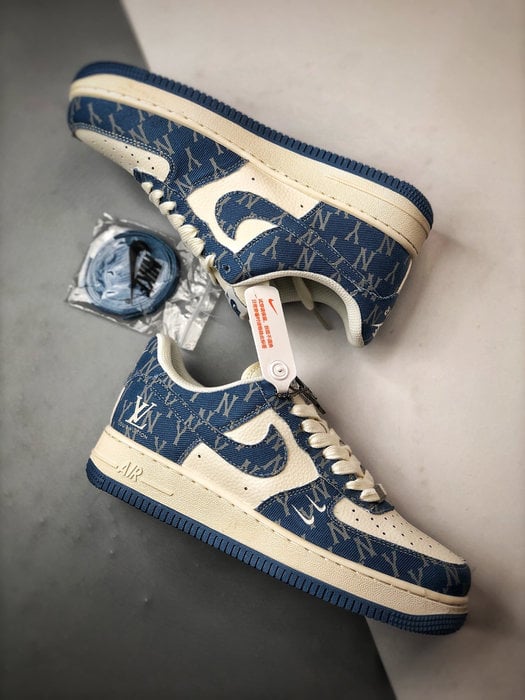 LV x Air Force 1 Low Branco e Azul Estampado - Vista 6