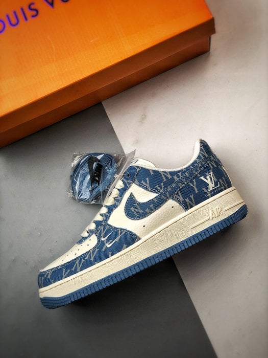 LV x Air Force 1 Low Branco e Azul Estampado - Vista 8