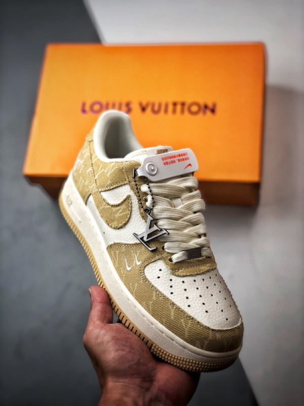LV x Air Force 1 Low Branco e Amarelo - Vista 1