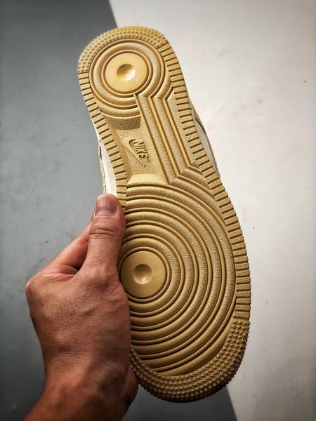 LV x Air Force 1 Low Branco e Amarelo - Vista 4