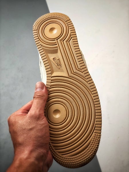 LV x Air Force 1 Low Branco e Amarelo em Ganga - Vista 4